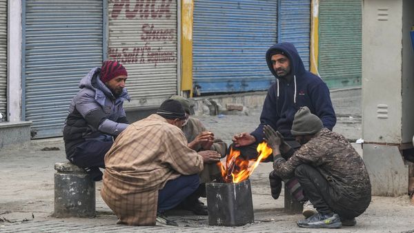 Srinagar Reels Under Cold Wave As Temperature Drops To Zero