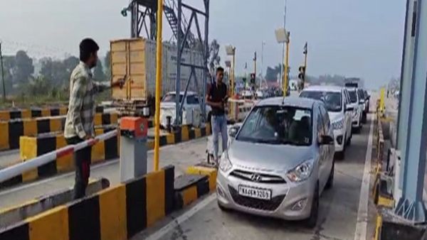 FASTag Row at Sandur Toll Plaza: Cash-Only System Sparks Allegations of Massive Revenue Loss in Ballari