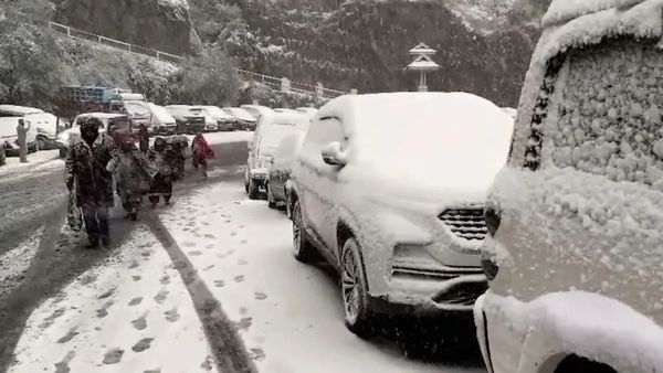560 Roads Closed, Electricity Hit: Himachal Pradesh Faces Disruptions Amid First Snowfall Of The Year