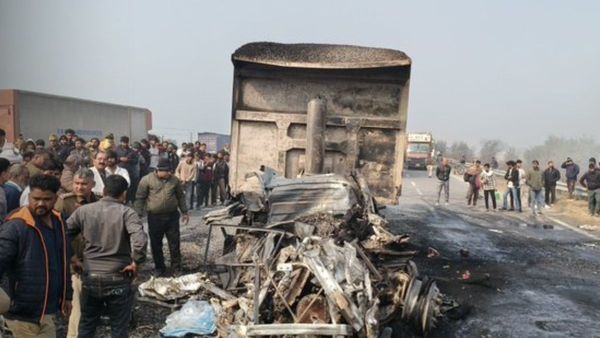 Five Killed In Road Accident On Solapur–Pune Highway During Pilgrimage; Preliminary Report Says Car Lost Contr