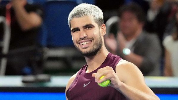 Australian Open 2026: Medical Emergency Halts Carlos Alcaraz Match