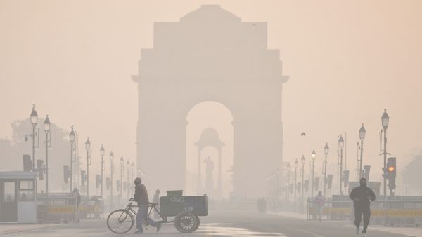 Delhi’s Air Quality Remains ‘Very Poor’ Despite Marginal Improvement