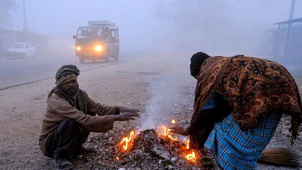 Delhi Weather Update: Temperature Drops to 4.2°C, Flight Operations Hit