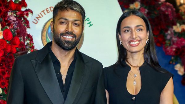 Fan Abuses Hardik Pandya in Mumbai While Girlfriend Mahieka Sharma Stays by His Side