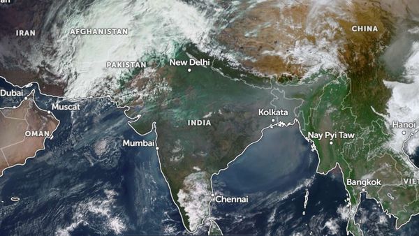 Gurgaon Records 0.4°C, Vehicles Coated in Frost; Delhi-NCR May See Light Drizzle, Check IMD Weather Forecast