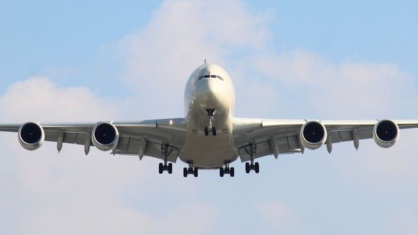 Flight Safety Alert: Using Power Banks Onboard Now Prohibited