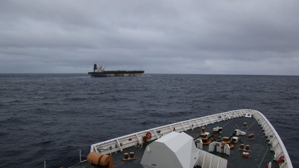 Tensions Rise as US Confiscates Venezuela-Linked Tanker Guarded by Russian Navy