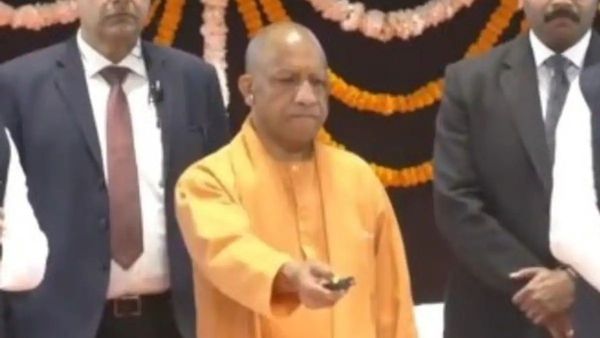 With Just One Click, Yogi Adityanath Transfers Rs 2,000 Crore to PM Awas Yojana Beneficiaries