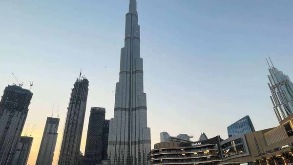 Burj Khalifa Evacuated Amid Gulf Missile Strikes as US-Israel-Iran War Escalates