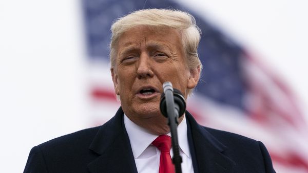 Trump Again Floats Third-Term Remark Despite Constitutional Limits