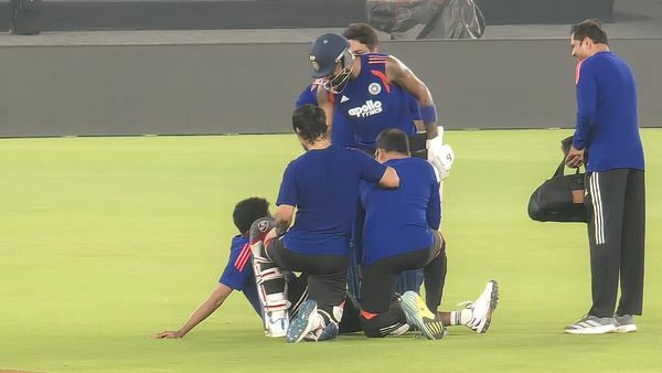 Injury Scare! Hardik Pandya's Shot Hits Mohammed Siraj's Knee Ahad Of Ind vs SA Super 8 Match