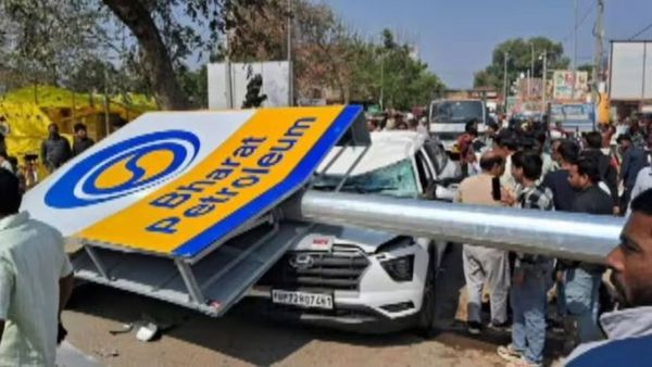 Days After Mumbai Pillar Collapse, SP Leader Killed As High Mast Pole Falls On Car In UP’s Pratapgarh