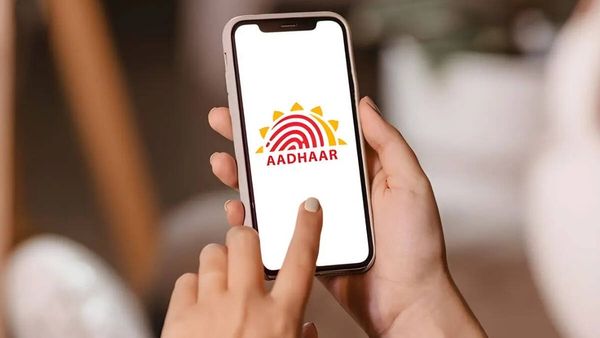 Aadhaar App May Come Preloaded on Smartphones; Apple, Samsung Oppose Move