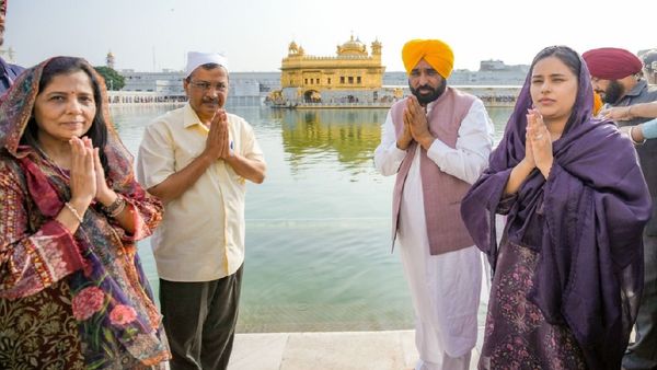 Arvind Kejriwal Visits Sri Harmandir Sahib With Bhagwant Mann After Court Ruling Vindicates Him