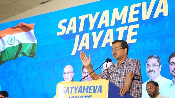 Thousands of Workers Watch Film on Alleged Fake Cases Against AAP Leaders with Arvind Kejriwal in Goa