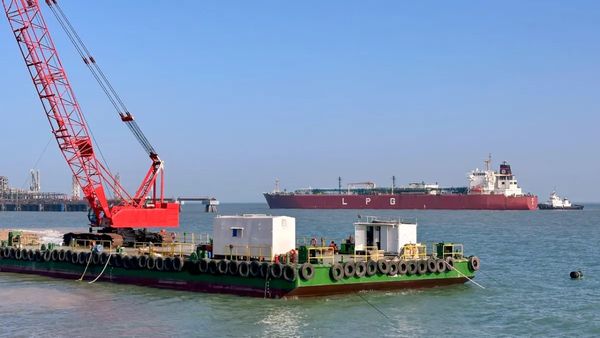 Mediation Claim Falls Flat as Iran Stops Pakistan-Bound Ship at Hormuz