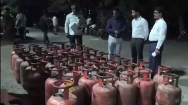 LPG Shortage Panic Spreads Across India As Booking Systems Crash And Long Queues Form Outside Gas Distributors