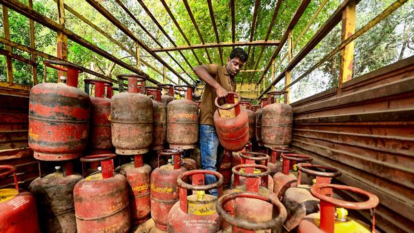 No LPG Booking Without eKYC?? Govt Makes Biometric Authentication Mandatory for Consumers; Details Inside