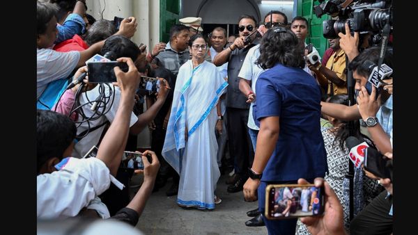 West Bengal Poll Row: EC Removes Top Bureaucrats After Election Dates Announced; Mamata Banerjee Calls Protest