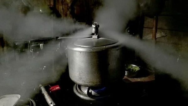 LPG Saving Tip By Indian Oil: Cook Rice, Dal And Vegetables Together Using Pressure Cooker