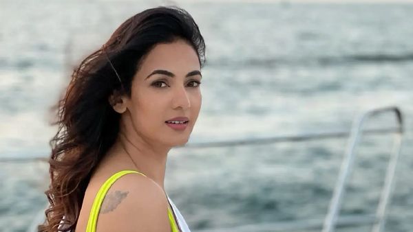 “No Clear Way To Return”: Sonal Chauhan Seeks PM Modi’s Help, Stuck In Dubai Amid Middle East Crisis