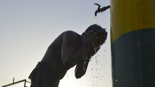 Tamil Nadu Heat Intensifies: Vellore Sizzles At 40°C, 9 Dists Cross 37°C