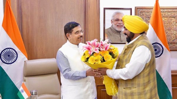 CM Bhagwant Mann Meets Union Minister Pralhad Joshi, Flags Grain Crisis, ₹9,000 Crore Dues & Farmers’ Concern