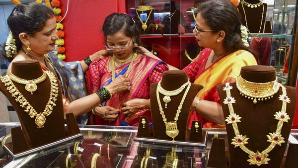 Chennai Gold Rate Today - April 22: 22K Around ₹14185; Know Which Jewellery Shop Offers Gold At Cheaper Price