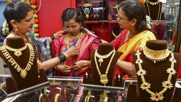 Today Gold Rate In Chennai & Madurai: Prices Dip Slightly Amid Weak Trend On April 9