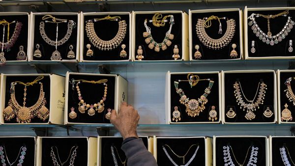 Chennai Gold Rates On April 28: 22K Know Which Jewellery Shop Offers Gold At Cheaper Price Today