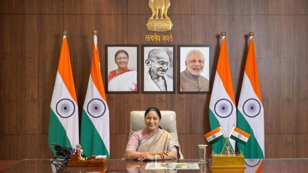 CM Rekha Gupta Announces Delhi EV Policy: Only Electric 3-Wheelers from 2027, 2-Wheelers from 2028