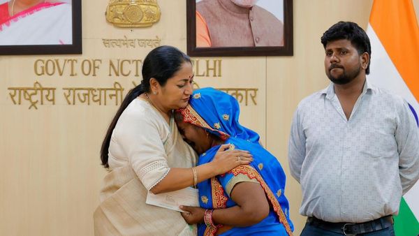 CM Rekha Gupta Honours COVID Frontline Heroes, Gives ₹1 Crore Aid To Families Of Deceased Workers