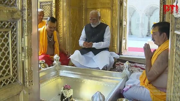 PM Modi Offers Prayers at Shri Kashi Vishwanath Temple, Engages Supporters in City Roadshow