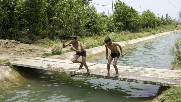 Tamil Nadu Weather: Vellore, Karur Top at 39.5°C; Isolated Rain in Ghats