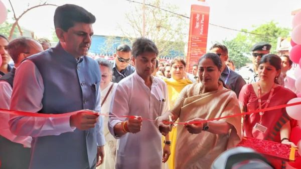 CM Rekha Gupta, Jyotiraditya Scindia Launch New Digital India Post Model In Delhi