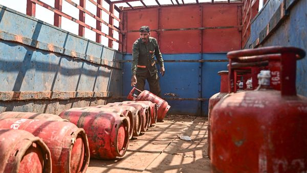 LPG Price Spike Forces Bengaluru Eateries to Revise Menu Rates