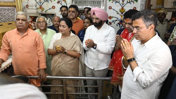 Delhi CM Rekha Gupta Offers Special Prayers At Gauri Shankar Temple On Somnath Temple’s 75th Year