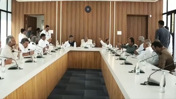 Siddaramaiah’s Breakfast Meet Turns Emotional as Ministers Tear Up Over Resignation Decision