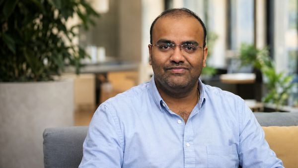 When the Database Team Doesn't Choose the Cloud: Architecting Resilience for Vendor-Constrained Apps