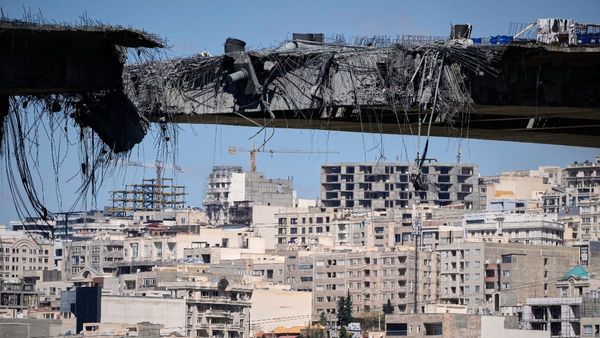 Loud Blasts Reported in Tehran and Bandar Abbas Amid Fighter Jet Activity