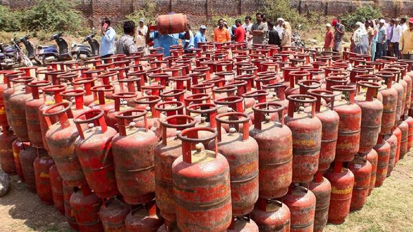 Modi Govt Cuts Subsidised LPG Cylinders Under Ujjwala From 9 To 4 Refills
