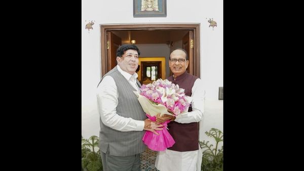 IFFCO Chairman Dilip Sanghani Pays Courtesy Visit to Union Agriculture Minister Shivraj Singh Chouhan