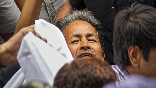 AAP Slams Delhi Police for Shifting Wangchuk to Hospital, Using Force on Protesters