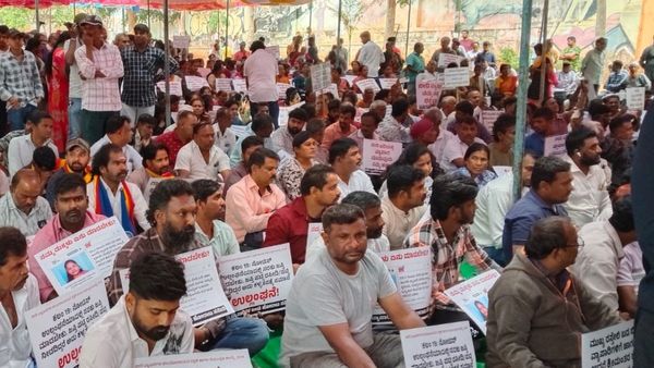Thousands of Street Vendors Protest at Freedom Park Against BBMP Eviction Drive