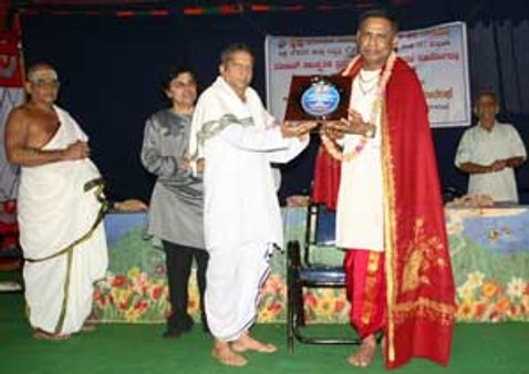 ಅಮೆರಿಕನ್ನಡಿಗನಿಗೆ ‘ವೈದಿಕ ರತ್ನ'ಪ್ರದಾನ