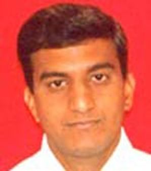 ಹೊಡೆದಾಡುವರ ಮಧ್ಯೆ ಮುದ್ದಾಡುವ ಪ್ರೇಮಿ