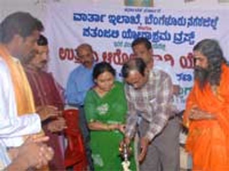 ಅಮೆರಿಕಾ ಮತ್ತು ಕೆನಡಾದಲ್ಲಿ ಯೋಗ ಜನಪ್ರಿಯ