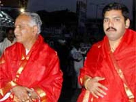 ಯಡಿಯೂರಪ್ಪನವರೆ ಗೌಡ್ರನ್ನ ಅದ್ಯಾವ ಬಾಯಲ್ಲಿ ಬೈತೀರಾ?