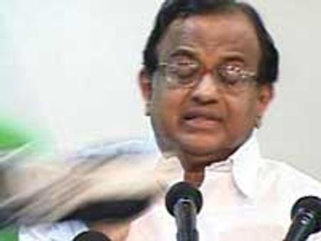 ಗೃಹ ಸಚಿವ ಚಿದಂಬರಂ ಮೇಲೆ ಶೂ ಎಸೆತ