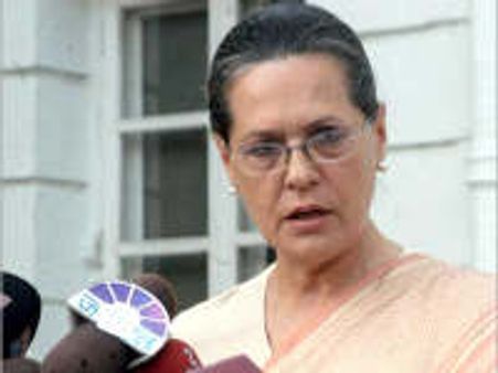 ಅಡ್ವಾಣಿ ಬಲಹೀನ ನಾಯಕ: ಸೋನಿಯಾ ಗಾಂಧಿ